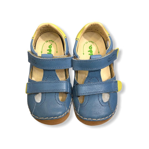 To velcro barfodssandaler