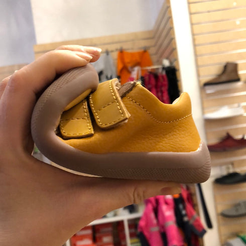 The Walk Yellow Barfotaskor