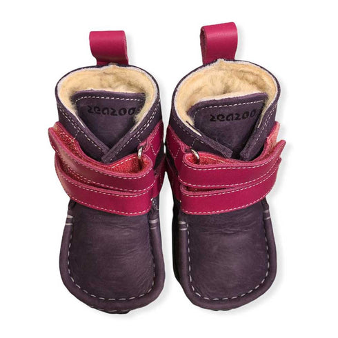 Lila vinterskor för barn från barfotaskomärket Zeazoo.
